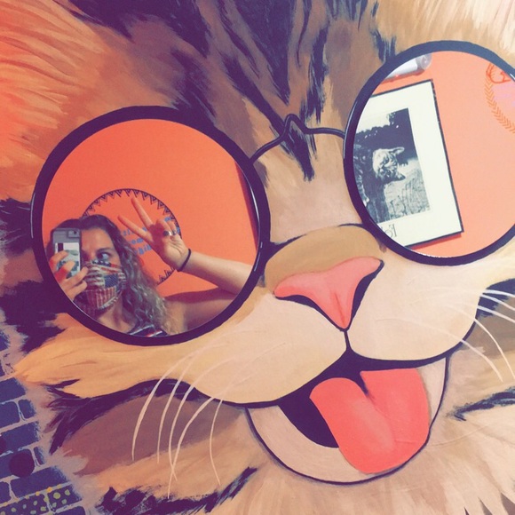 Meet your Posher, C - Picture 1 of 1